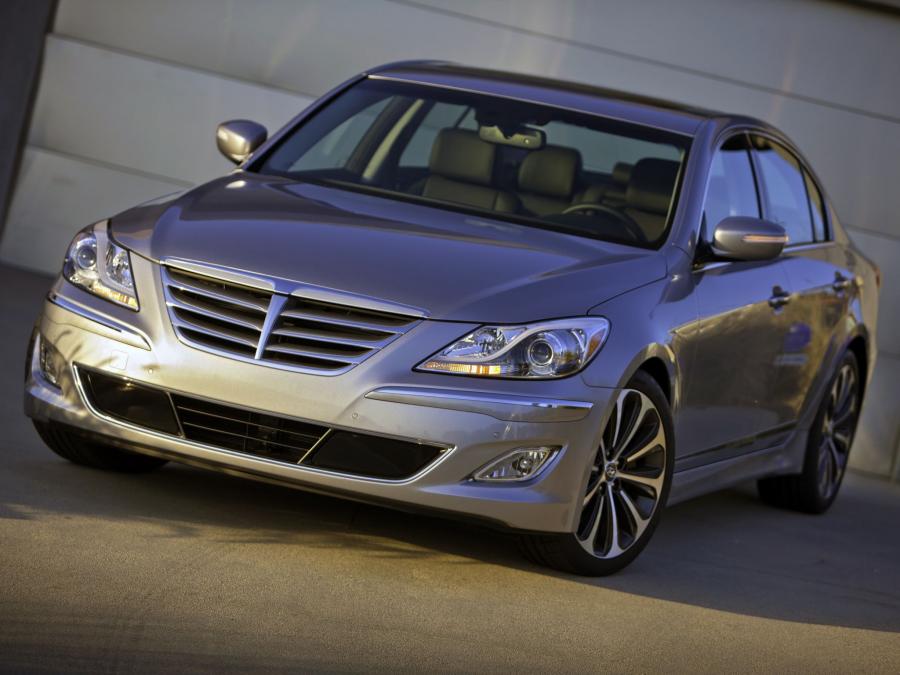  Hyundai Genesis R-Spec 2011 года  (фото 17 из 21)
